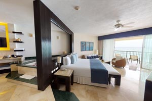 Royal Jacuzzi Suite Ocean Front at Grand Park Royal Cancún